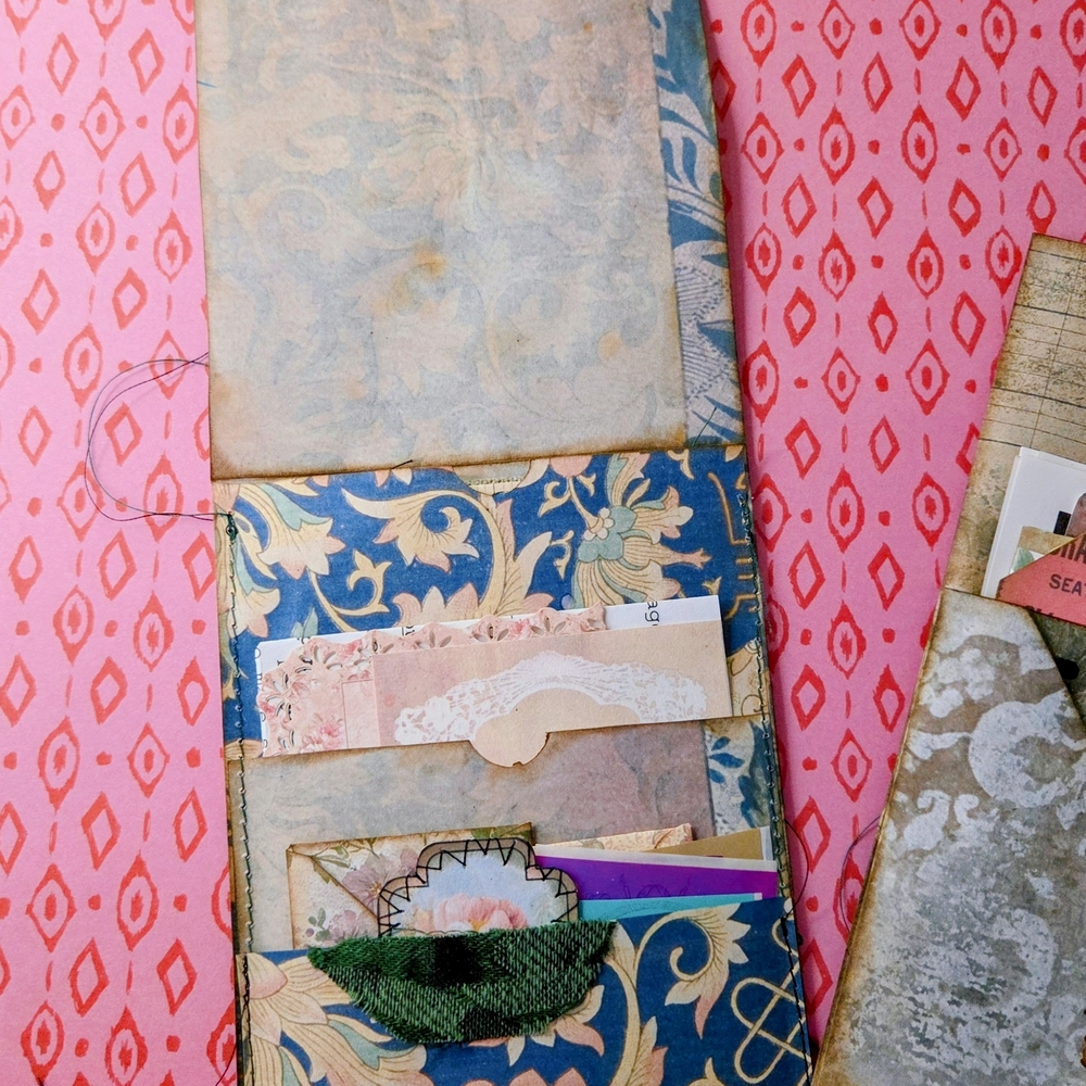 Vintage-Inspired Decorative Envelopes Set - Picture 3 of 6